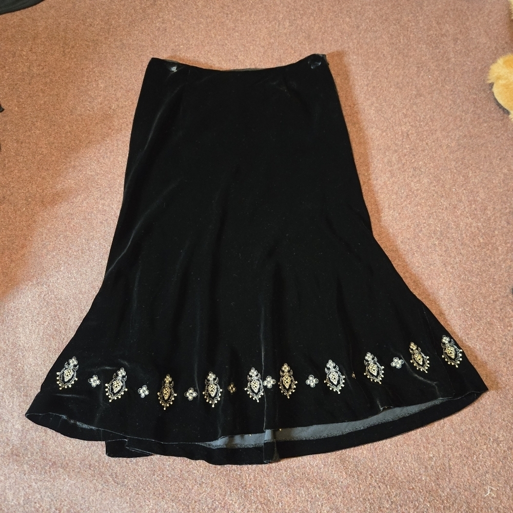 Trousers Etc Black Velvet Skirt With Embroidered Declas On Hem Size 4 - Picture 1 of 7